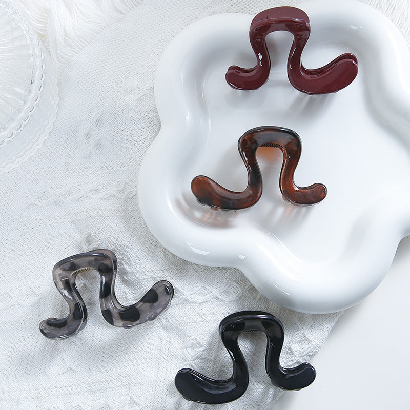 M&T Wear - Simple Irregular Shark Hair Clip Premium Hairpin