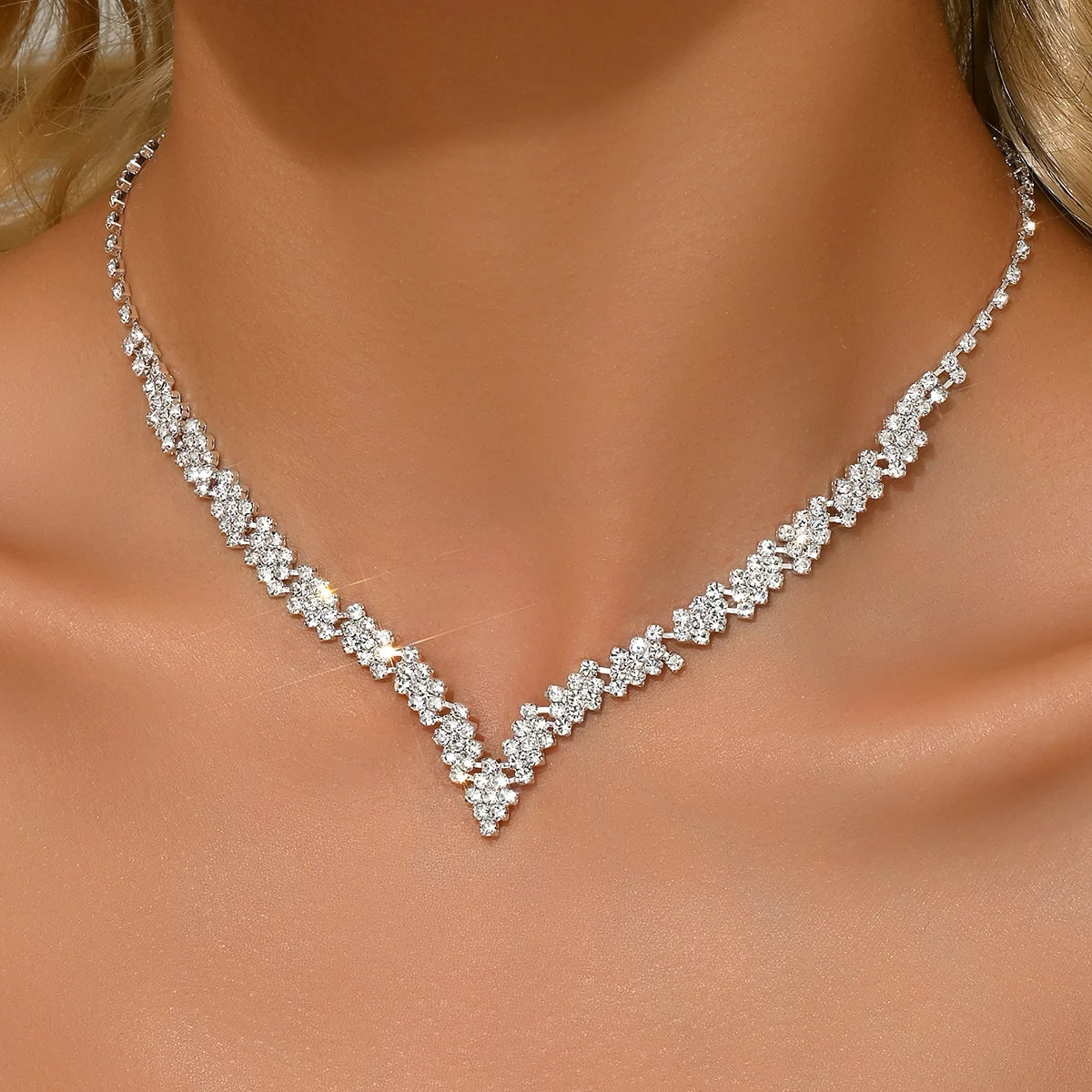 M&T Wear - Light Luxury Women's Necklace, Multi-Color Chain with Rhinestones