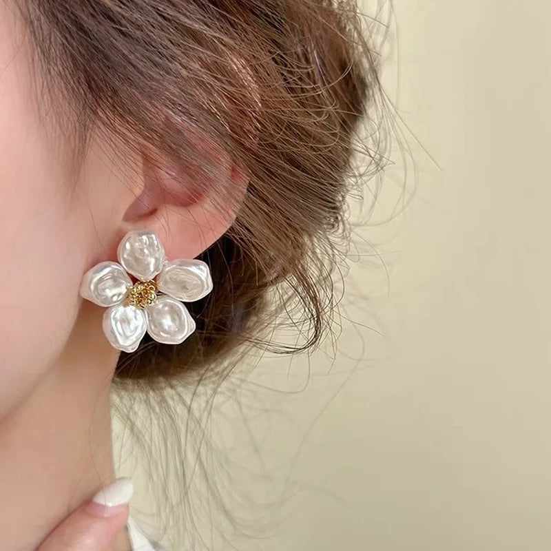 M&T Wear - Irregular White Pearl Flower Earrings