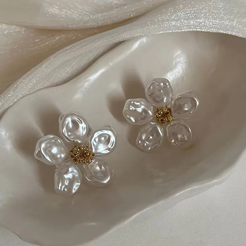 M&T Wear - Irregular White Pearl Flower Earrings