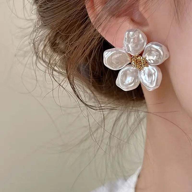 M&T Wear - Irregular White Pearl Flower Earrings